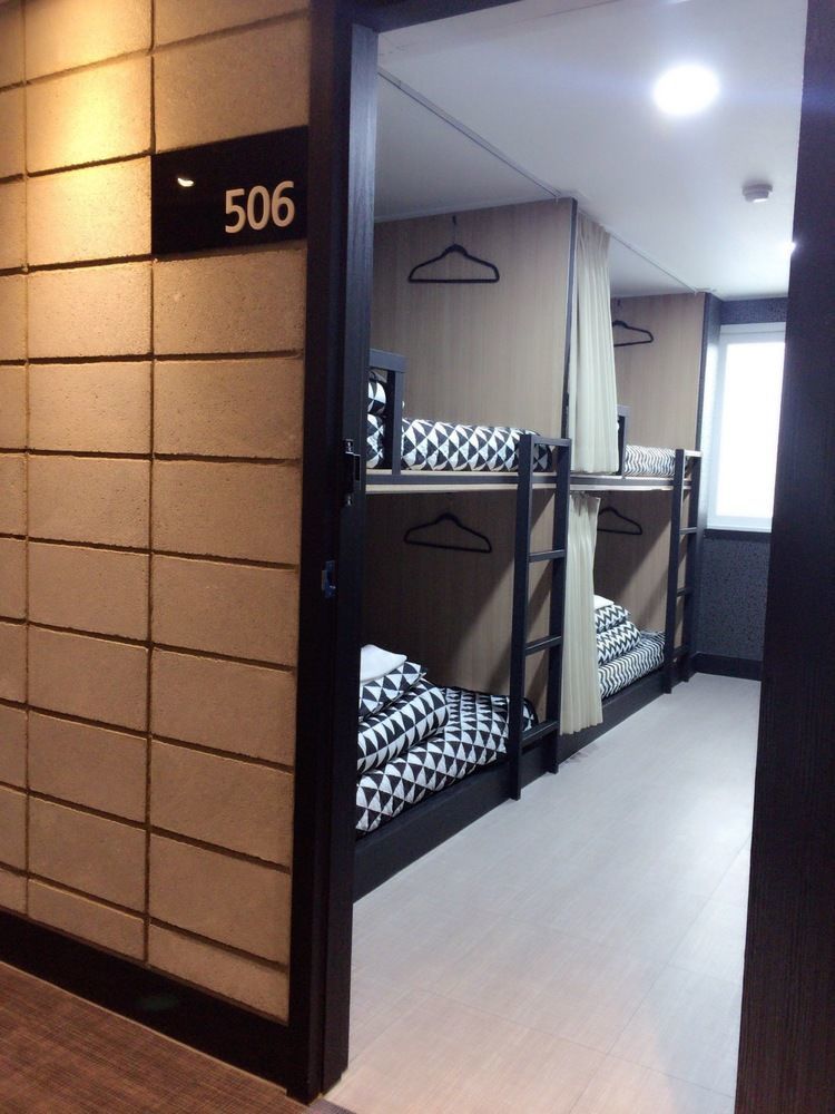 Mozzihostel Busan Station Екстериор снимка