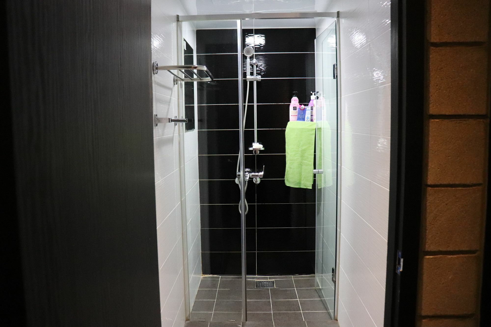 Mozzihostel Busan Station Екстериор снимка